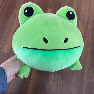 Hug a Pet super soft frog and bee.